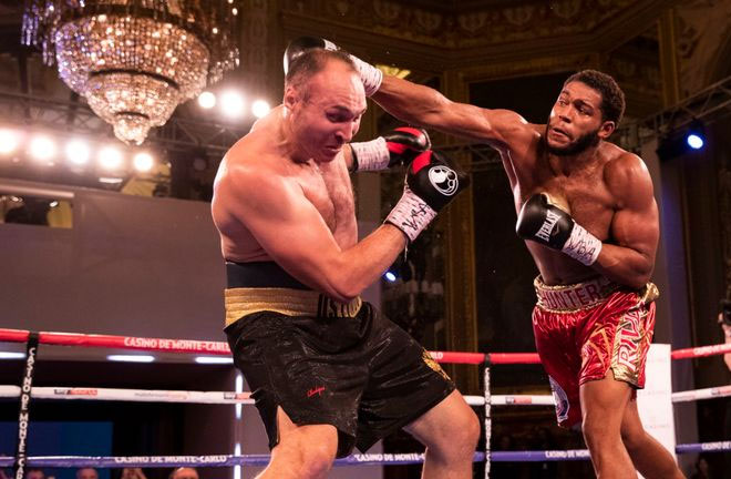  Michael Hunter knocks Alexander Ustinov out in 9 rounds. Photo Credit: Sky Sports