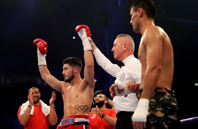 Josh Kelly looked convincing as ever with a Round 1 KO.