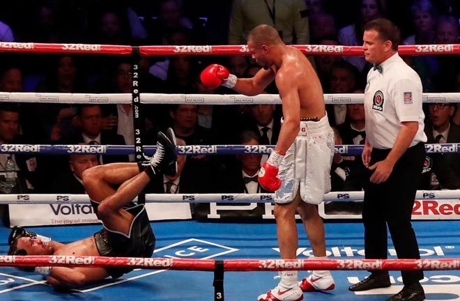 The referee deducted a point of Eubank Jr for lifting DeGale and throwing him to the ground. Photo Credit:  Action Images