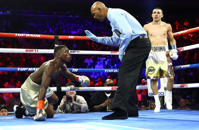 Lopez floored former champion Commey with a huge right hand Credit: Pilla News