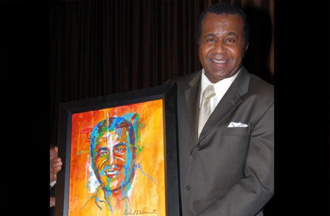 Emanuel Steward looking proud with his portrait by Richard T Slone. Photo Credit: @SloneArt Twitter
