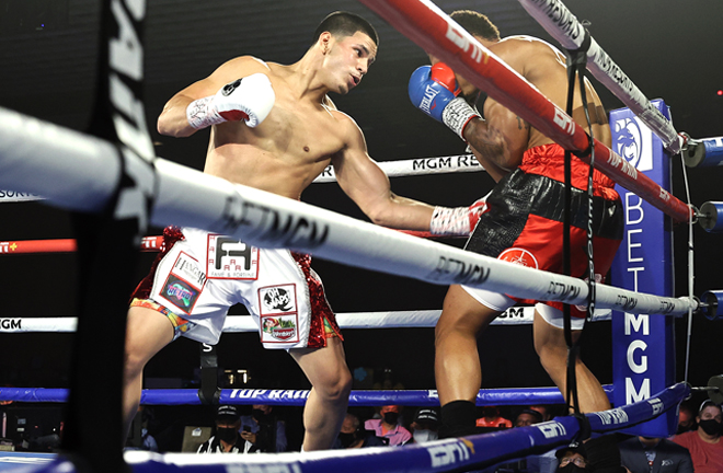 Edgar Berlanga was in typically ruthless form securing a 14th straight first round knockout Photo Credit: Mikey Williams/Top Rank