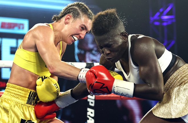 Mayer on route to victory over Helen Joseph in July Photo Credit: Mikey Williams / Top Rank