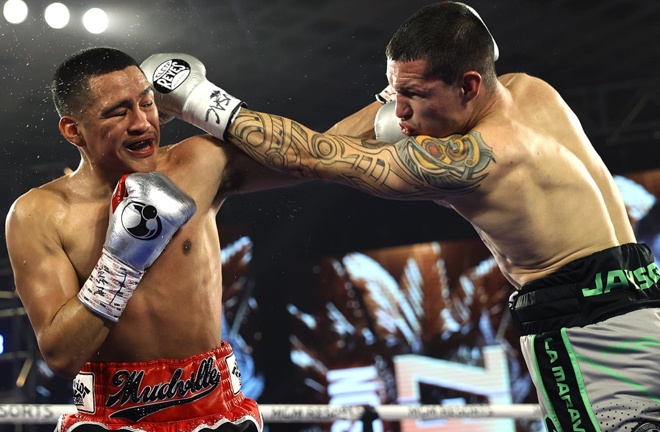 Gabriel Flores Jr saw off Jayson Valez in six rounds Photo Credit: Mikey Williams/Top Rank via Getty Images