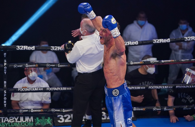 Cash landed a barrage of unanswered right hands on Bentley before referee Victor Loughlin intervened Photo Credit: Round 'N' Bout Media/Queensberry Promotions
