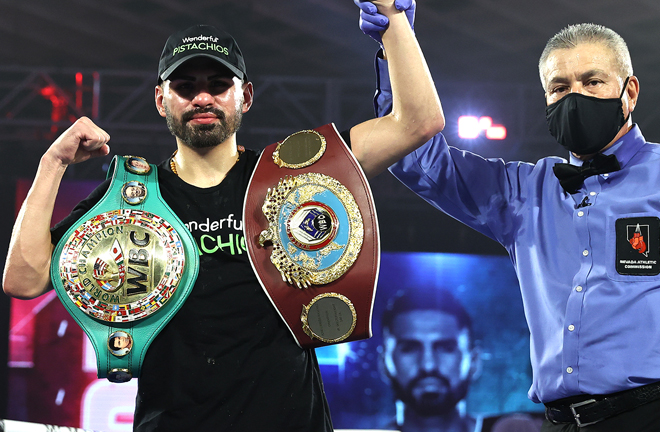 Ramirez puts his WBC and WBO world titles on the lines Photo Credit: Mikey Williams/Top Rank