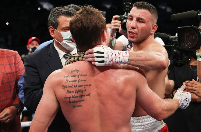 Yildirim embraced Canelo after his third-round defeat in February.  Photo: Melina Pizano/Matchroom