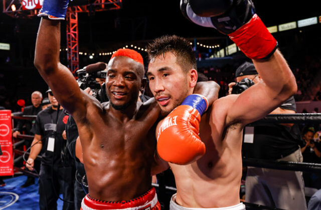 Chris Colbert (L) claimed a unanimous decision win over Tugstsogt Nyambayar (R) in Carson on Saturday Photo Credit: Esther Lin/SHOWTIME