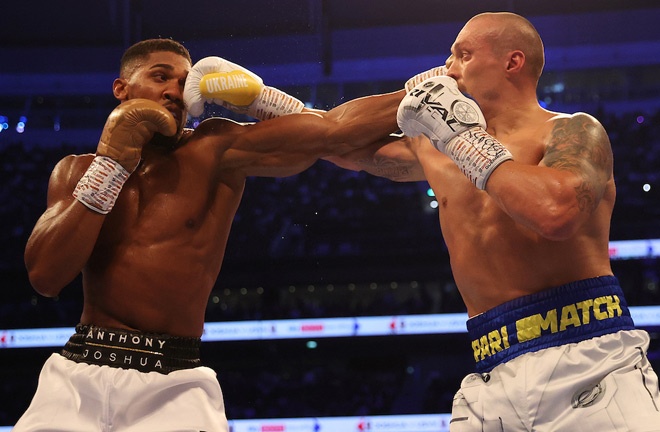 Usyk used his skills to tip the scales.  Photo: Mark Robinson/Matchroom Boxing