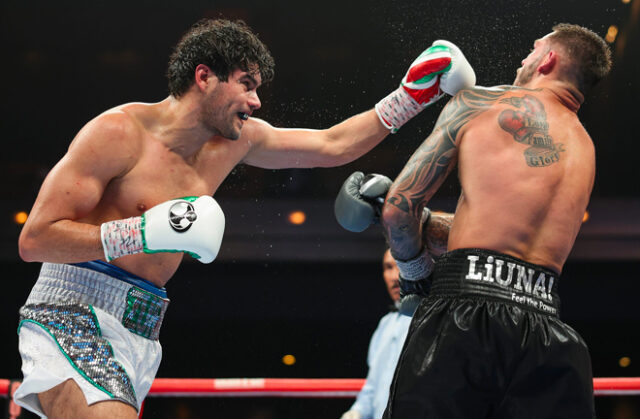 In his cruiserweight debut, Zurdo Ramírez defeated Joe Smith Jr. via unanimous decision. Photo Credit: DAZN.