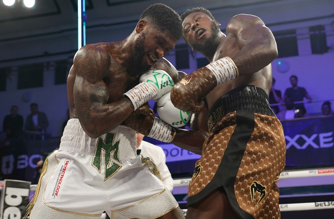 The Chamberlain vs. Lawal fight was one-sided (photo: Boxxer / Lawrence Lustig)
