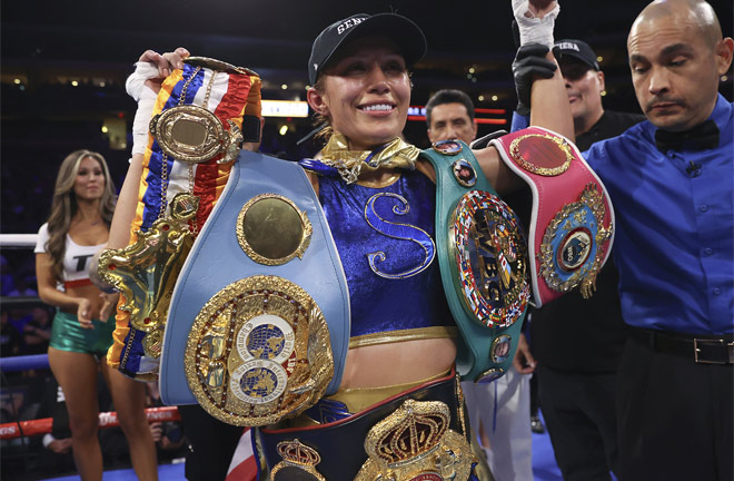 Estrada celebrates after being crowned undisputed champion Photo Credit: Mikey Williams/Top Rank