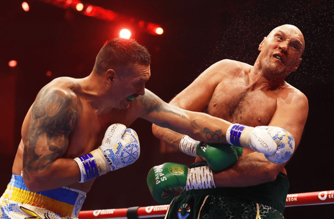 Fury and Usyk are scheduled to fight again on December 21 (photo: Mikey Williams, top position)