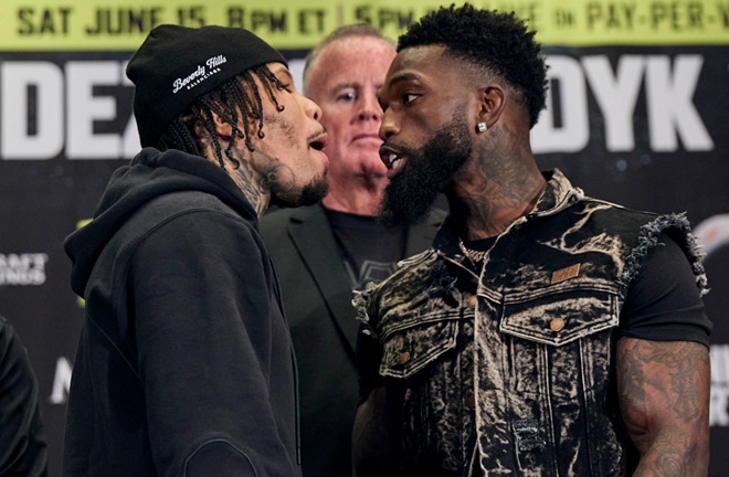 On Wednesday, Davis and Martin had a fierce fight.  Photo: Esther Lin/Premier Boxing Champions