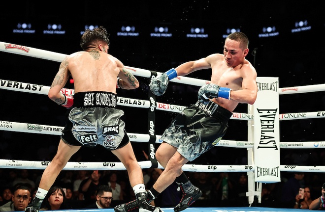 Rodriguez knocked down Estrada in the fourth round. (Photo credit: Amanda Westcott, Matchroom)