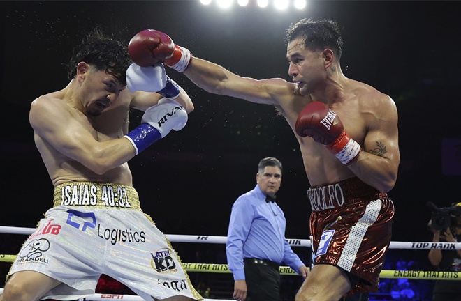 Delgado was made to work against Flores (Photo Credit: Mikey Williams Top Rank)