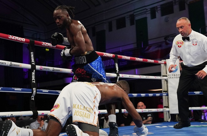 Denzel Bentley brutally knocked out Derrick Osaze in two rounds at York Hall on Saturday Photo Credit: Stephen Dunkley/Queensberry Promotions