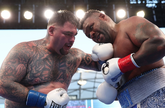 Ruiz and Miller couldn’t be separated in Los Angeles. (Photo: Mark Robinson Matchroom Boxing)