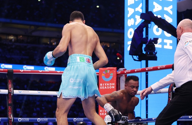 Sheeraz won over Denny in two rounds (Photo: Mark Robinson Matchroom Boxing)