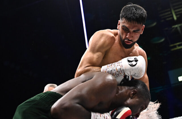 Adam Azim defeats Ohara Davies in the 8th round. Photo credit: Boxxer.