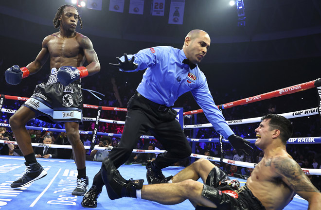 Davis destroyed Lemos last time out Photo Credit: Mikey Williams/Top Rank