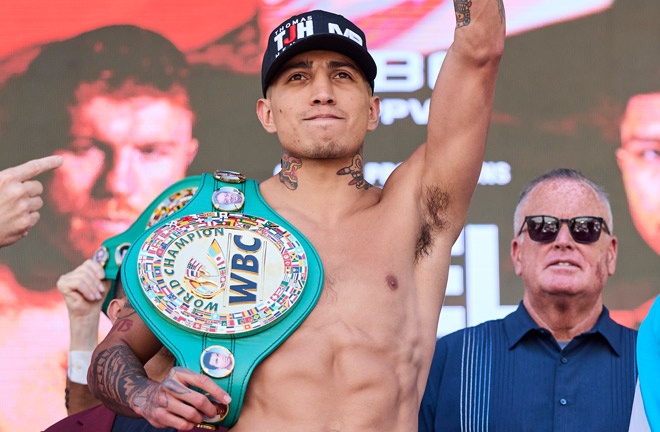 Barrios defends his WBC welterweight title against Ramos for the first time. Photo: Esther Lin/Premier Boxing Champions