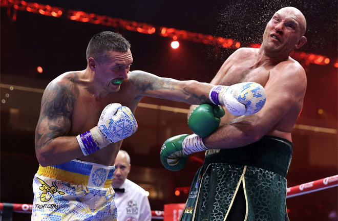 Usyk put in a sublime performance to beat Fury in their first fight Photo Credit: Mikey Williams/Top Rank