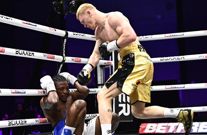 Jeffers destroyed Quartey Photo Credit: Chris Dean/ Boxxer