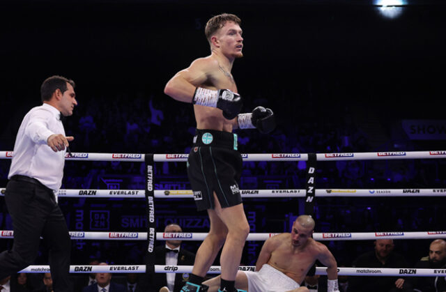 Dalton Smith finished the world championship title with the first round of destruction over Walid Ouizza Photo: Mark Robinson Matchroom Boxing