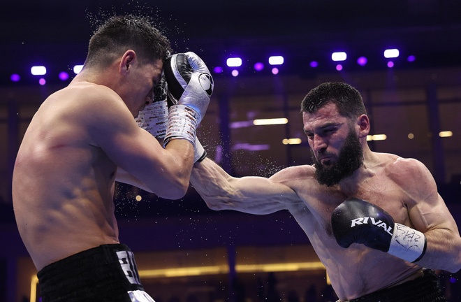 Beterbiev and Bivol served another classic photo: Mark Robinson Matchroom Boxing