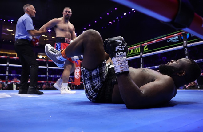 Parker stopped Bakole in the second round photo: Mark Robinson Matchroom Boxing