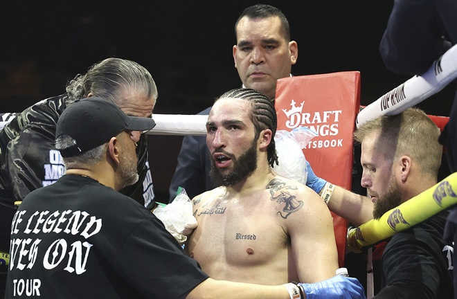 Ali Walsh suffered a shock defeat Photo Credit: Mikey Williams/Top Rank