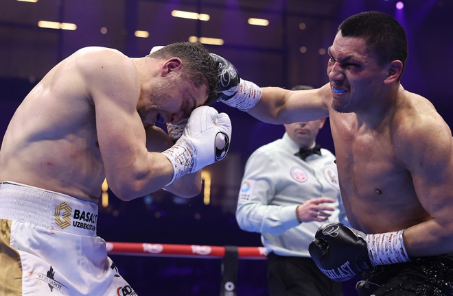 ORTIZ JR saw Madrimova to close the virgin title world photo photo: Mark Robinson Matchroom Boxing